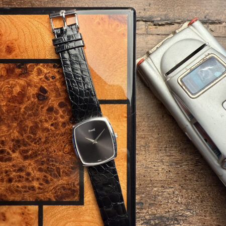 Asymmetric white gold